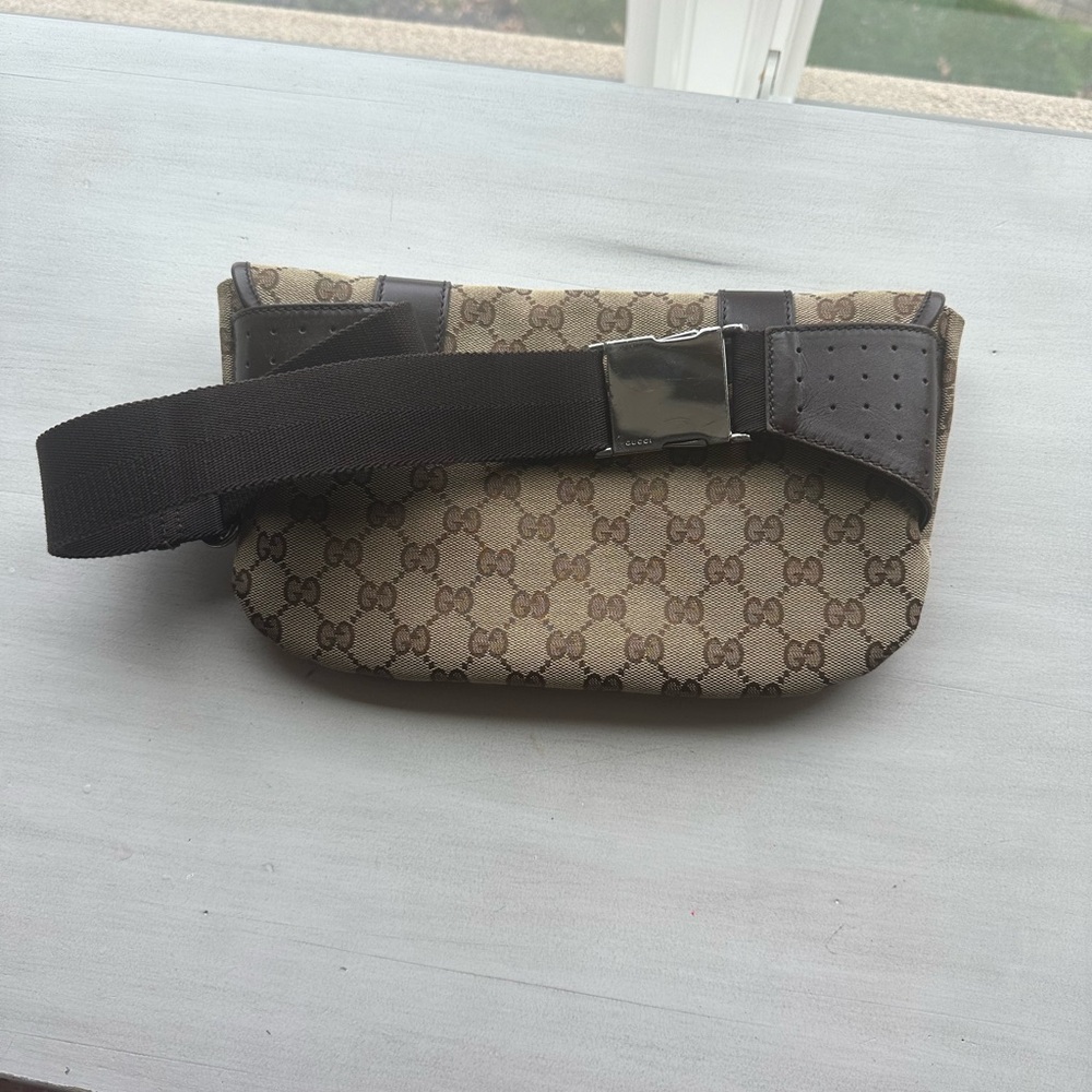 Gucci canvas belt bag in brown - Picture 2 of 5